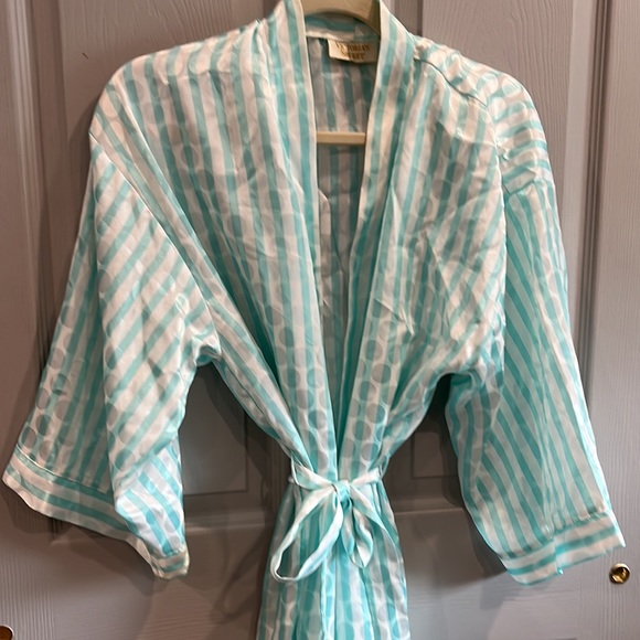Victoria’s Secret Robe - Picture 3 of 8